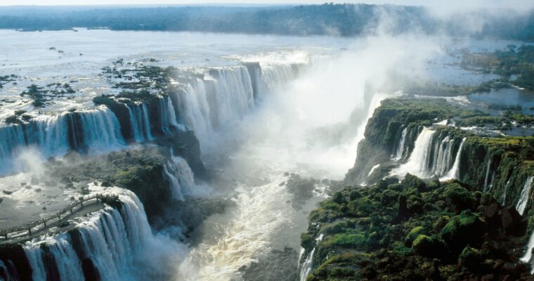 Descubre las majestuosas Cataratas del Iguazú en el corazón de Misiones, Argentina